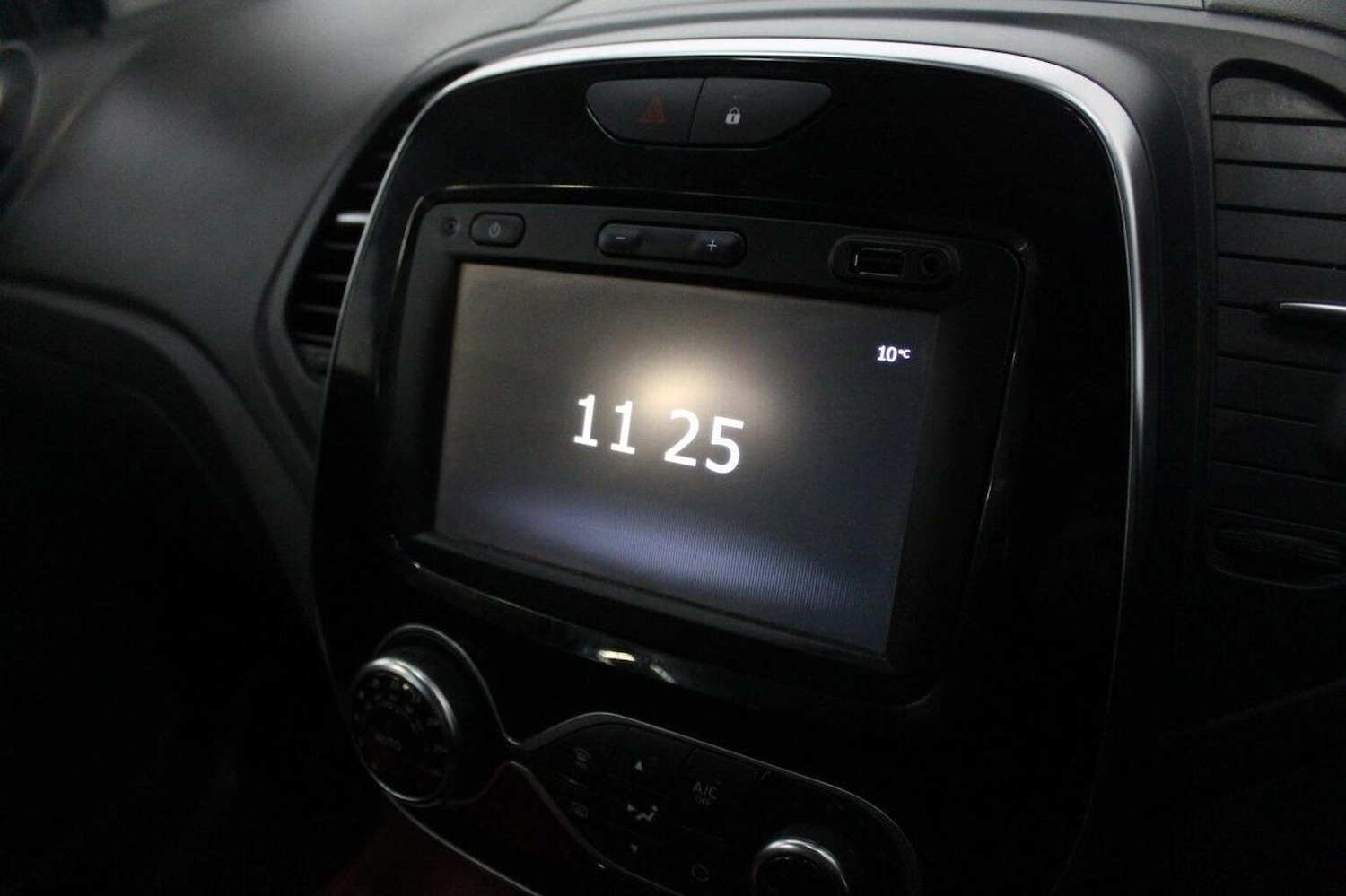 Used Renault Captur 2017 for sale - 77937917: Photo 32