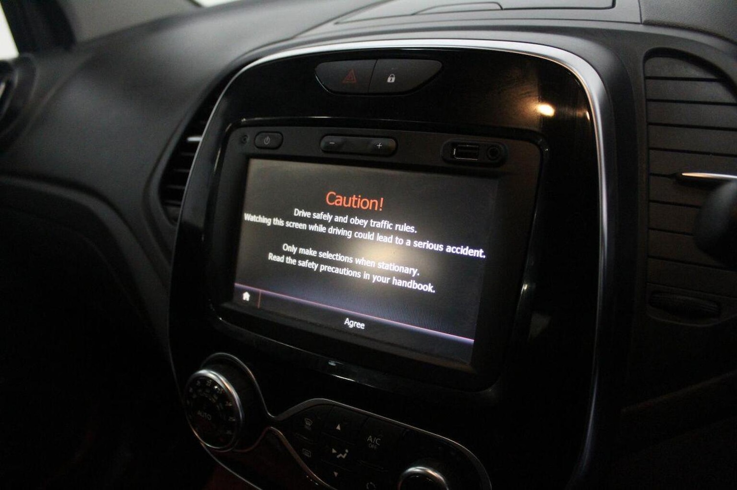 Used Renault Captur 2017 for sale - 77937917: Photo 38