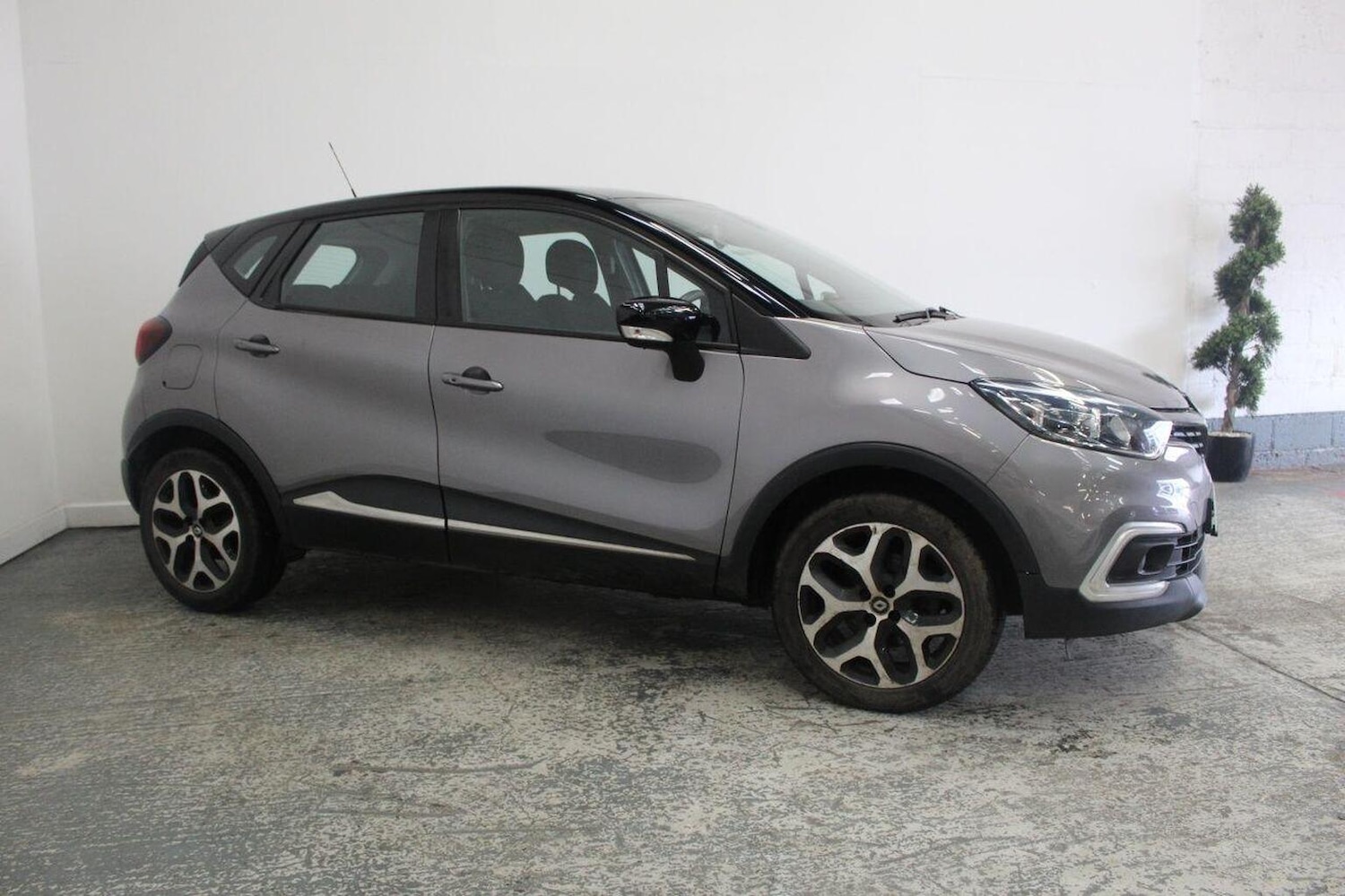 Used Renault Captur 2017 for sale - 77937917: Photo 4