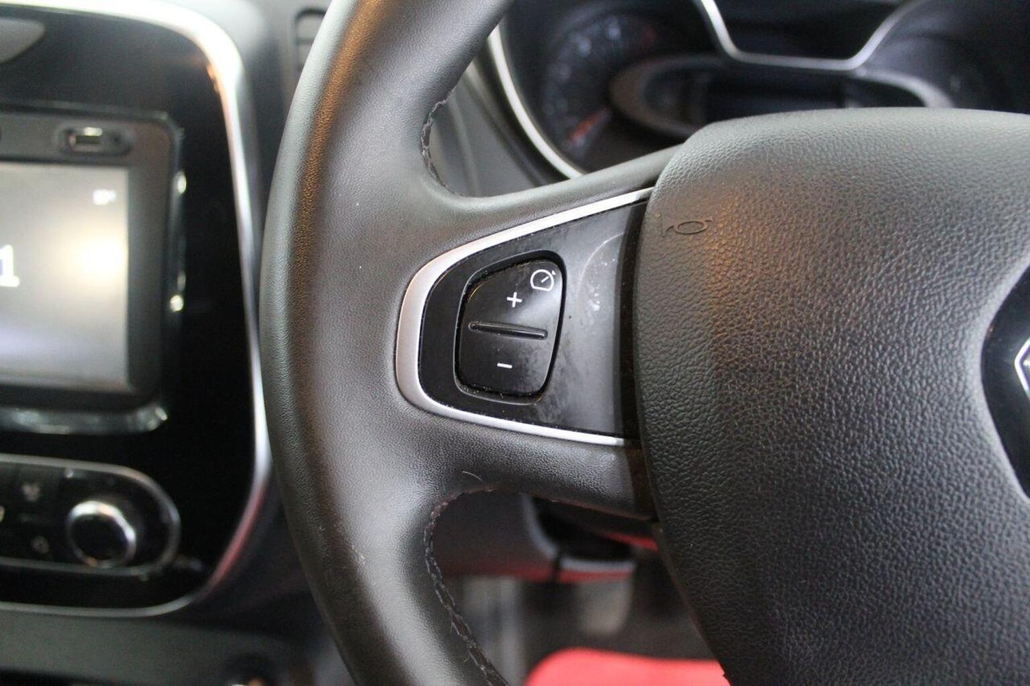 Used Renault Captur 2017 for sale - 77937917: Photo 46