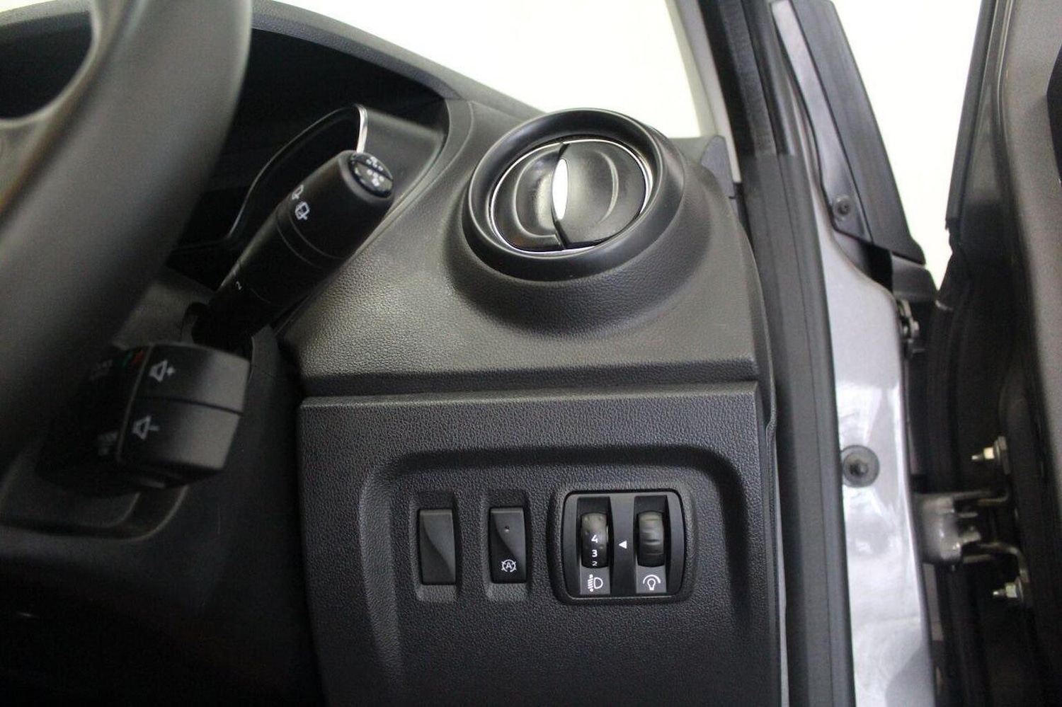 Used Renault Captur 2017 for sale - 77937917: Photo 48