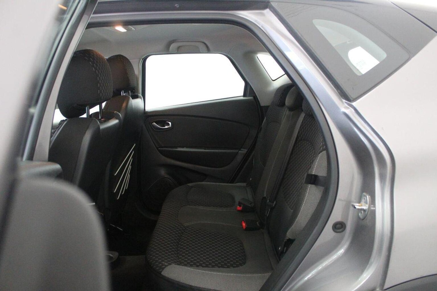 Used Renault Captur 2017 for sale - 77937917: Photo 50