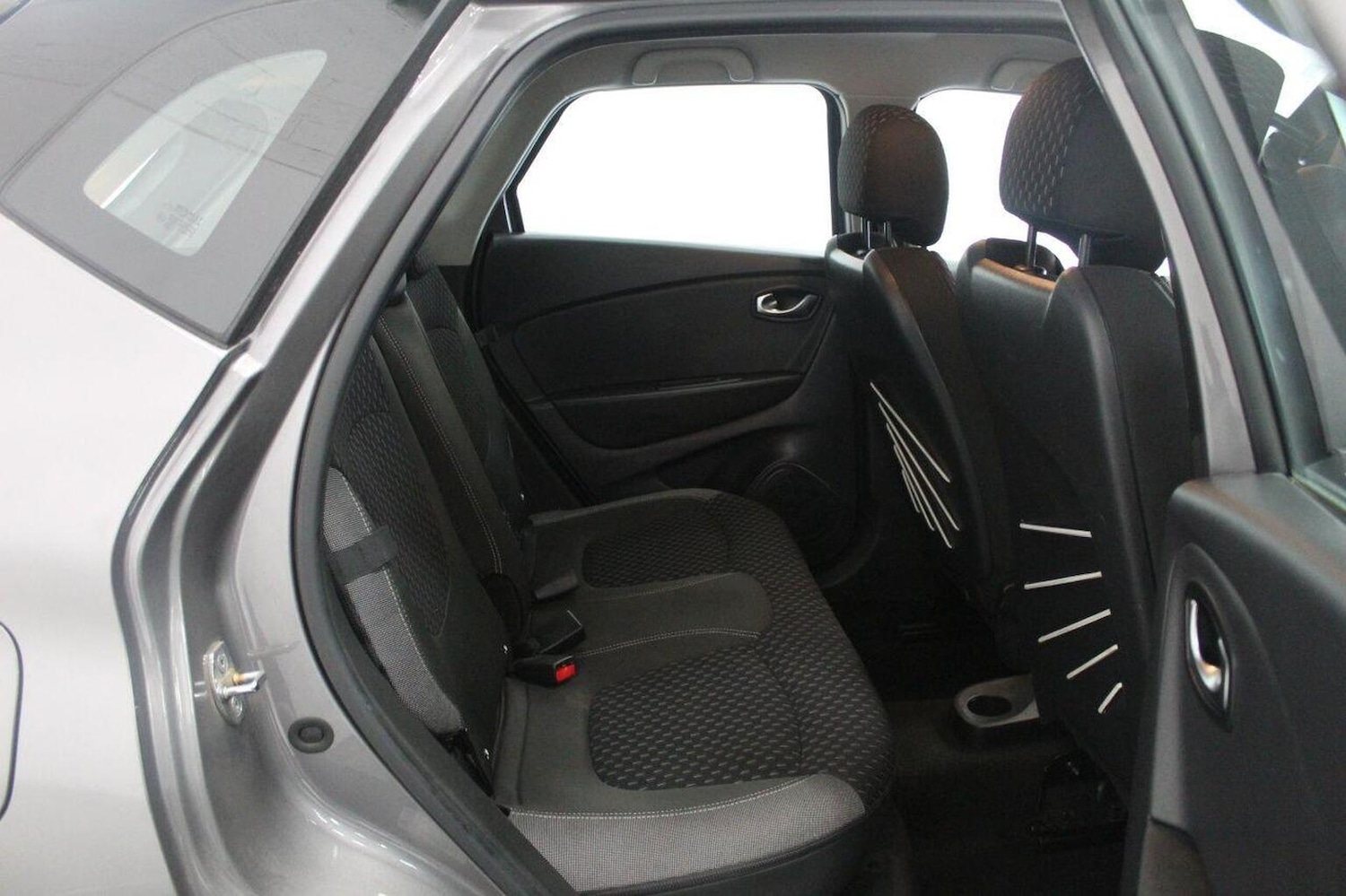 Used Renault Captur 2017 for sale - 77937917: Photo 51