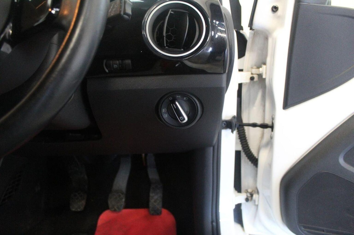 Used Volkswagen up! 2014 for sale - 77937866: Photo 40