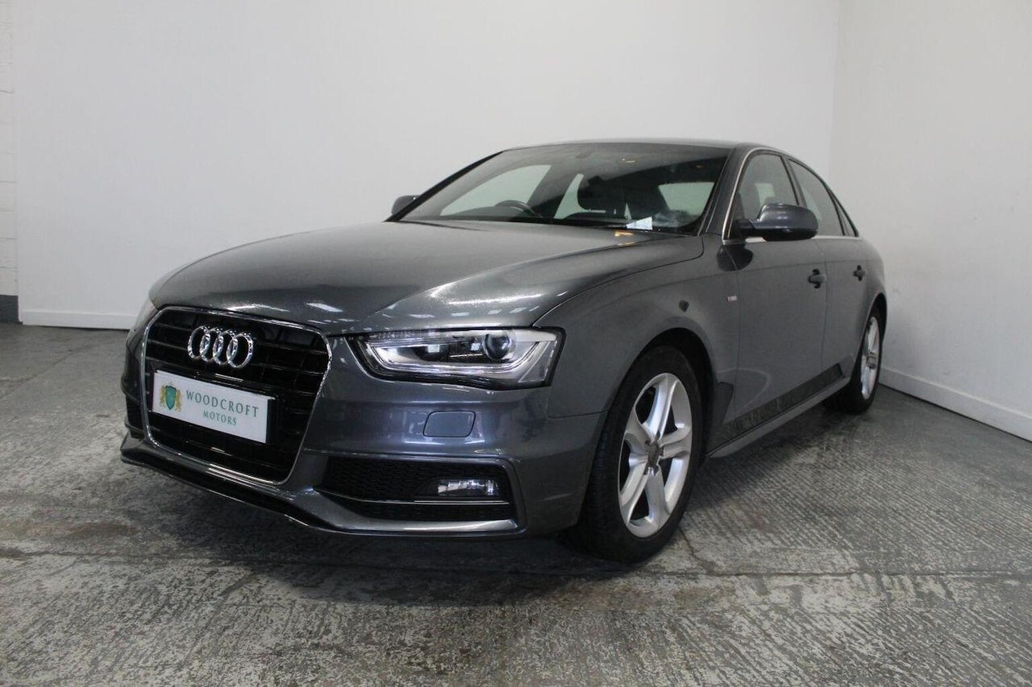 Used Audi A4 2015 for sale - 77937811: Photo 2