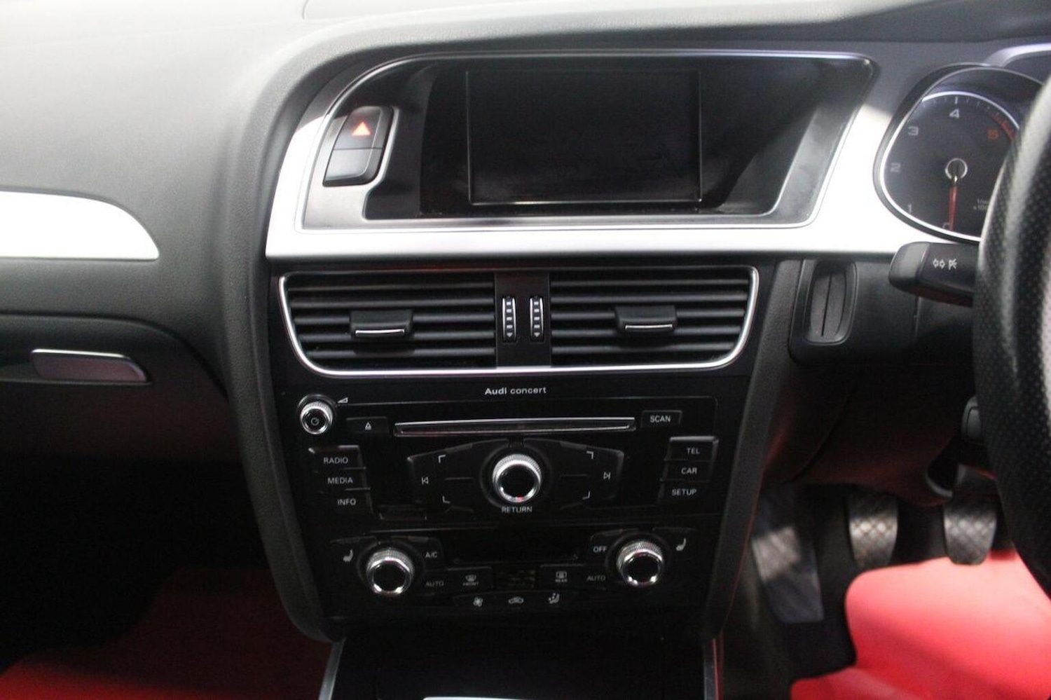 Used Audi A4 2015 for sale - 77937811: Photo 32