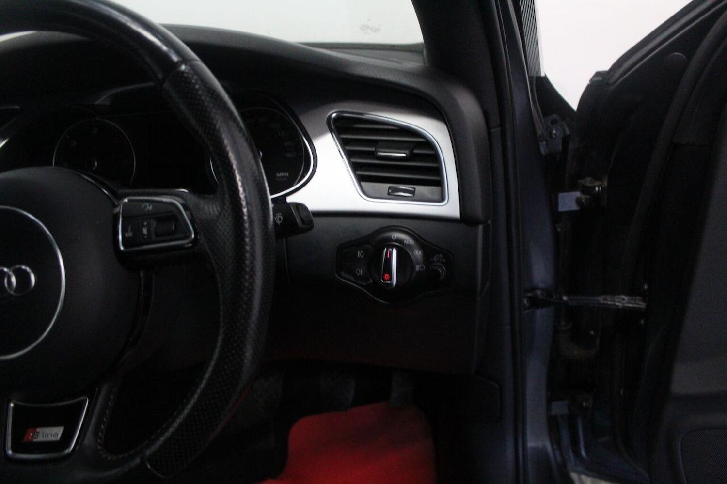 Used Audi A4 2015 for sale - 77937811: Photo 44