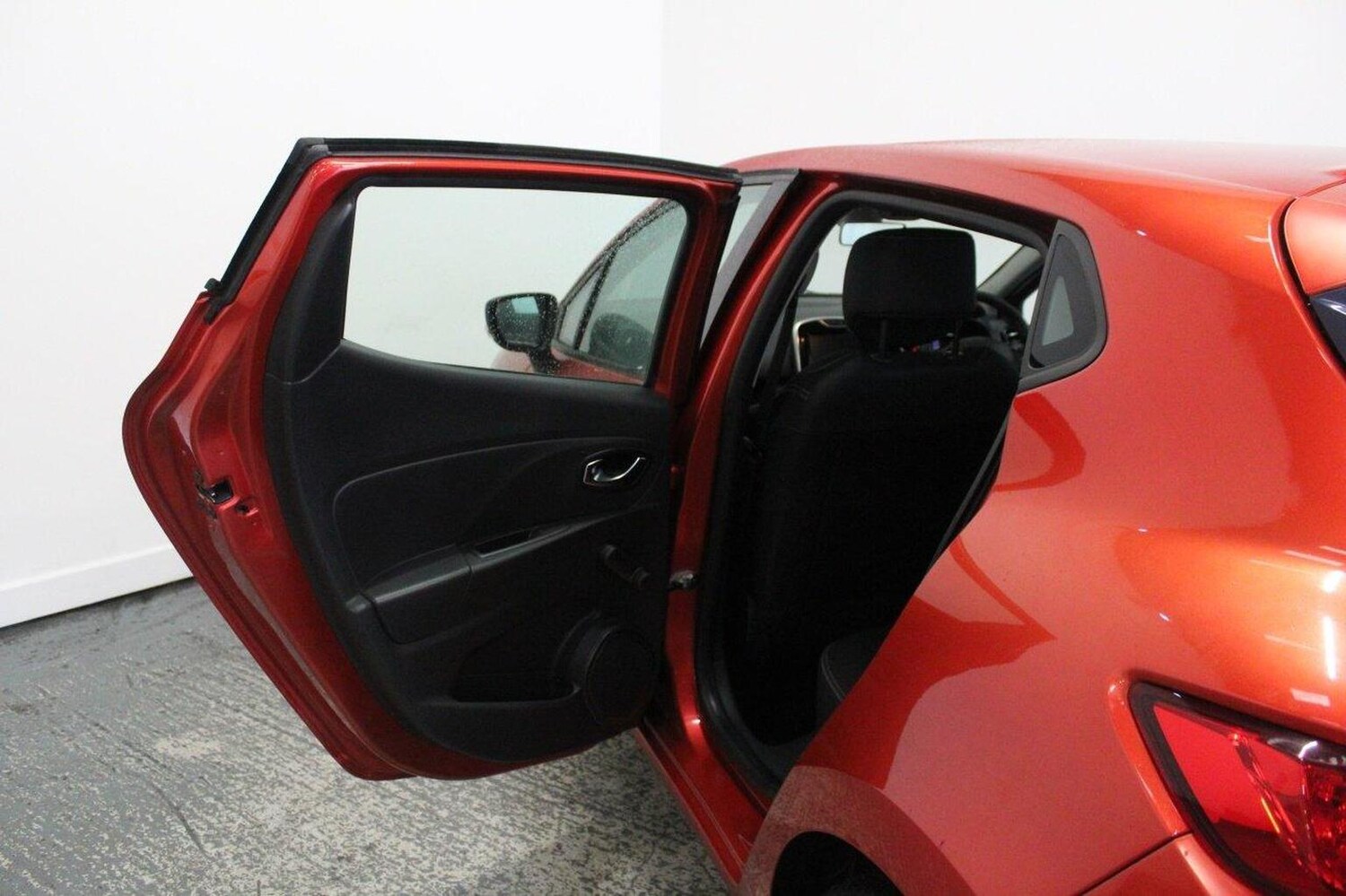 Used Renault Clio 2015 for sale - 77464565: Photo 25