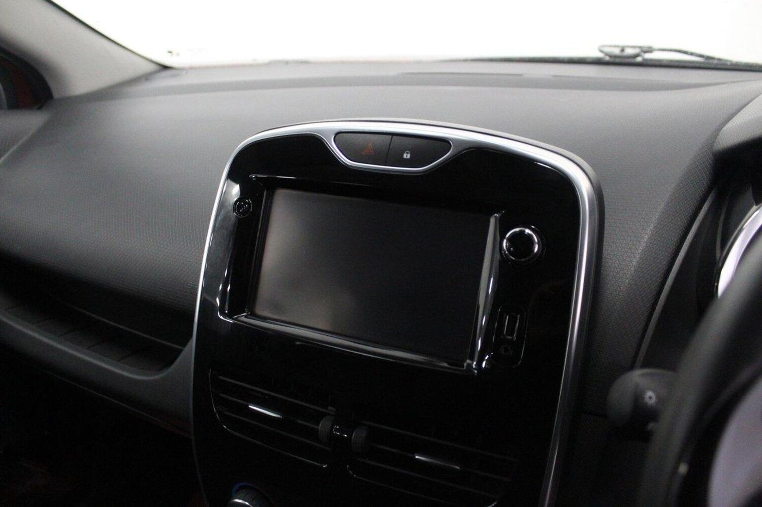 Used Renault Clio 2015 for sale - 77464565: Photo 31