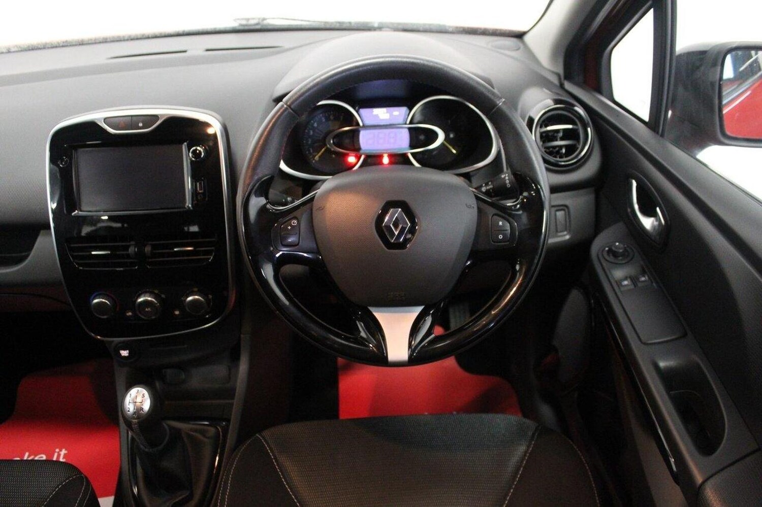 Used Renault Clio 2015 for sale - 77464565: Photo 34