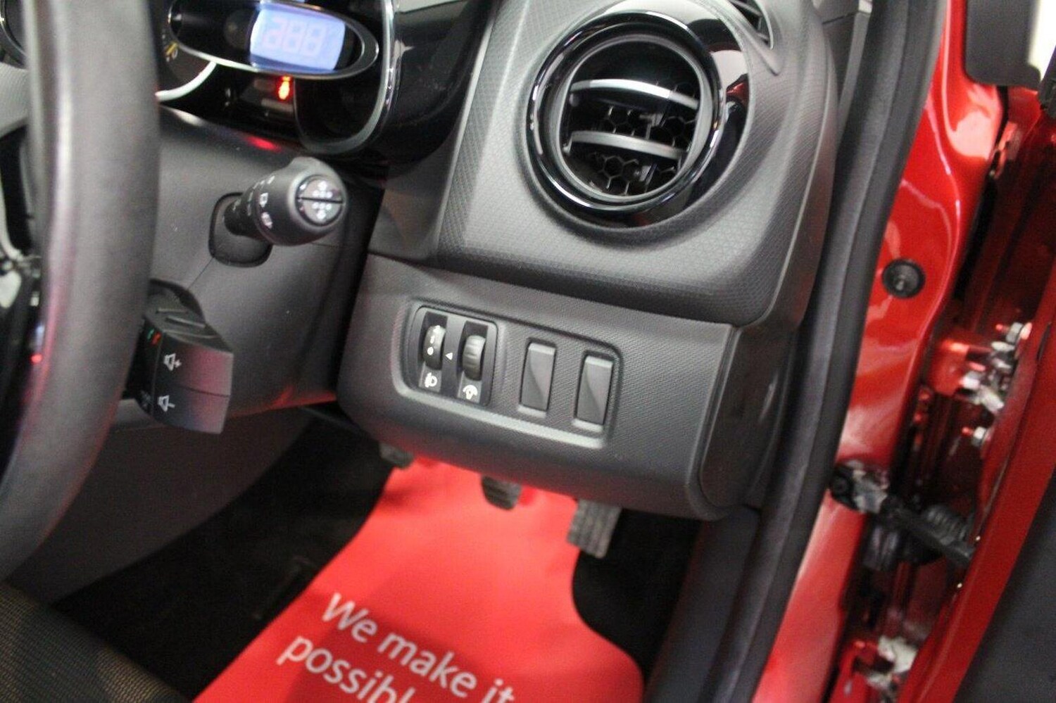 Used Renault Clio 2015 for sale - 77464565: Photo 37