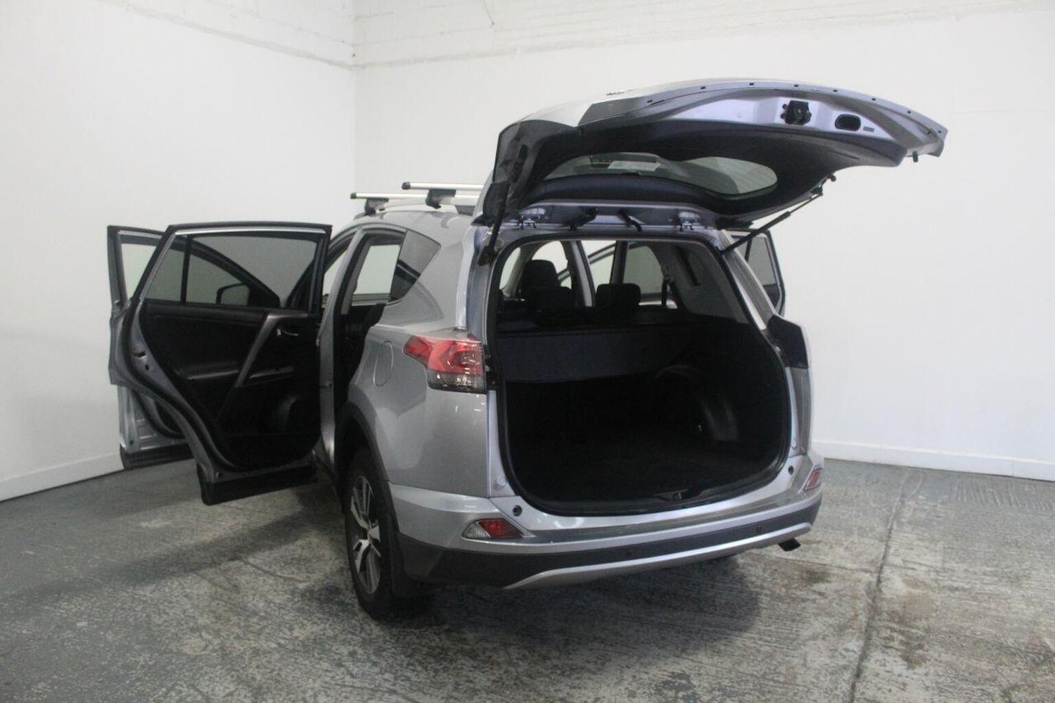 Used Toyota RAV4 2016 for sale - 77937892: Photo 21