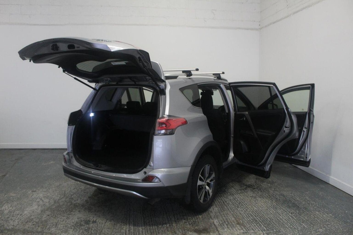 Used Toyota RAV4 2016 for sale - 77937892: Photo 22