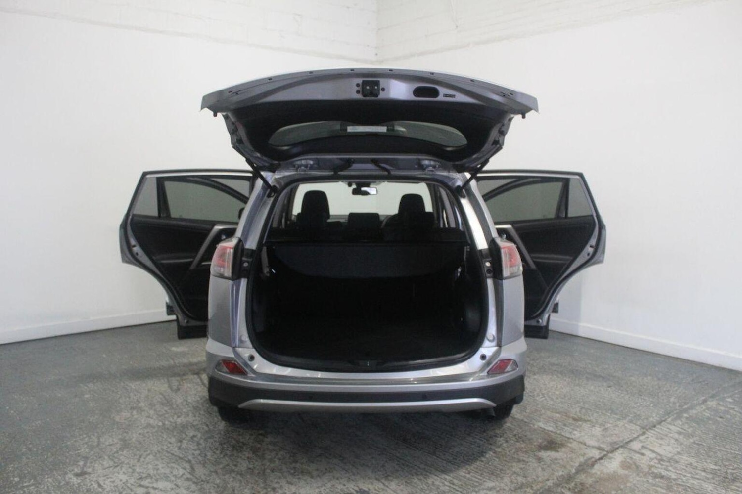 Used Toyota RAV4 2016 for sale - 77937892: Photo 23