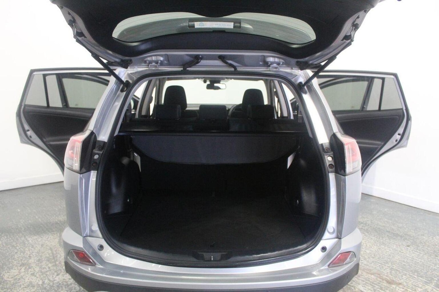 Used Toyota RAV4 2016 for sale - 77937892: Photo 24