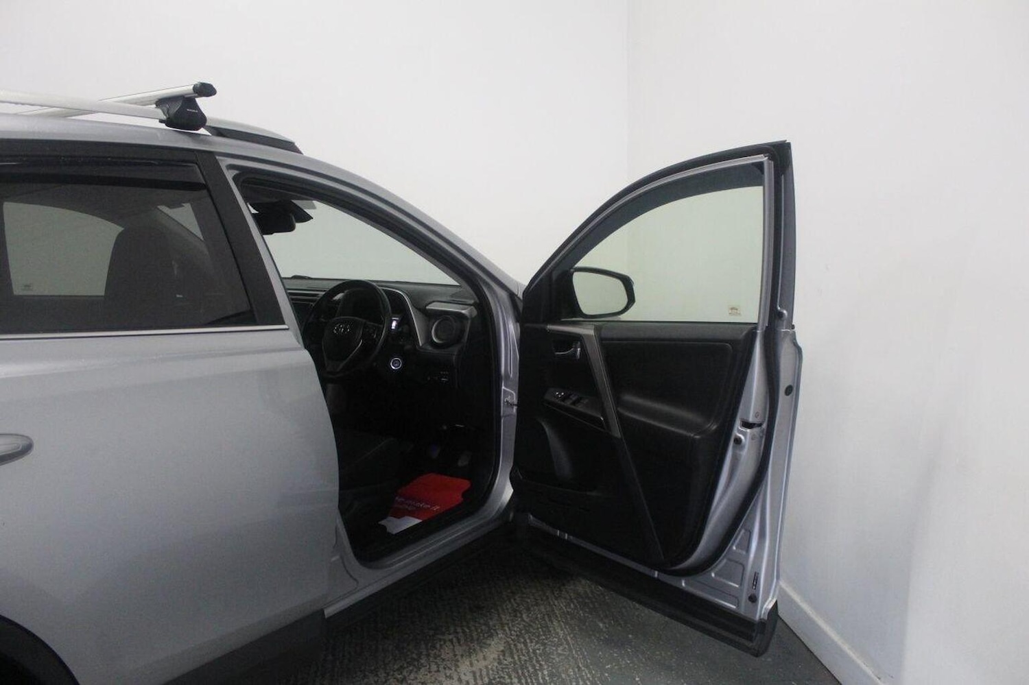 Used Toyota RAV4 2016 for sale - 77937892: Photo 25