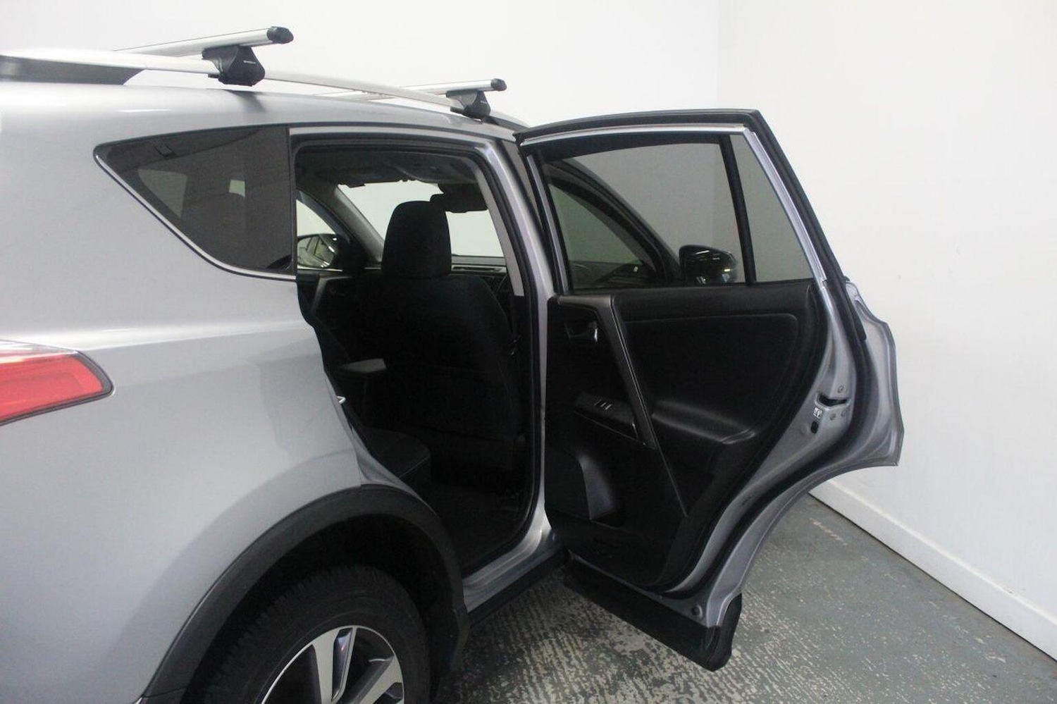 Used Toyota RAV4 2016 for sale - 77937892: Photo 26