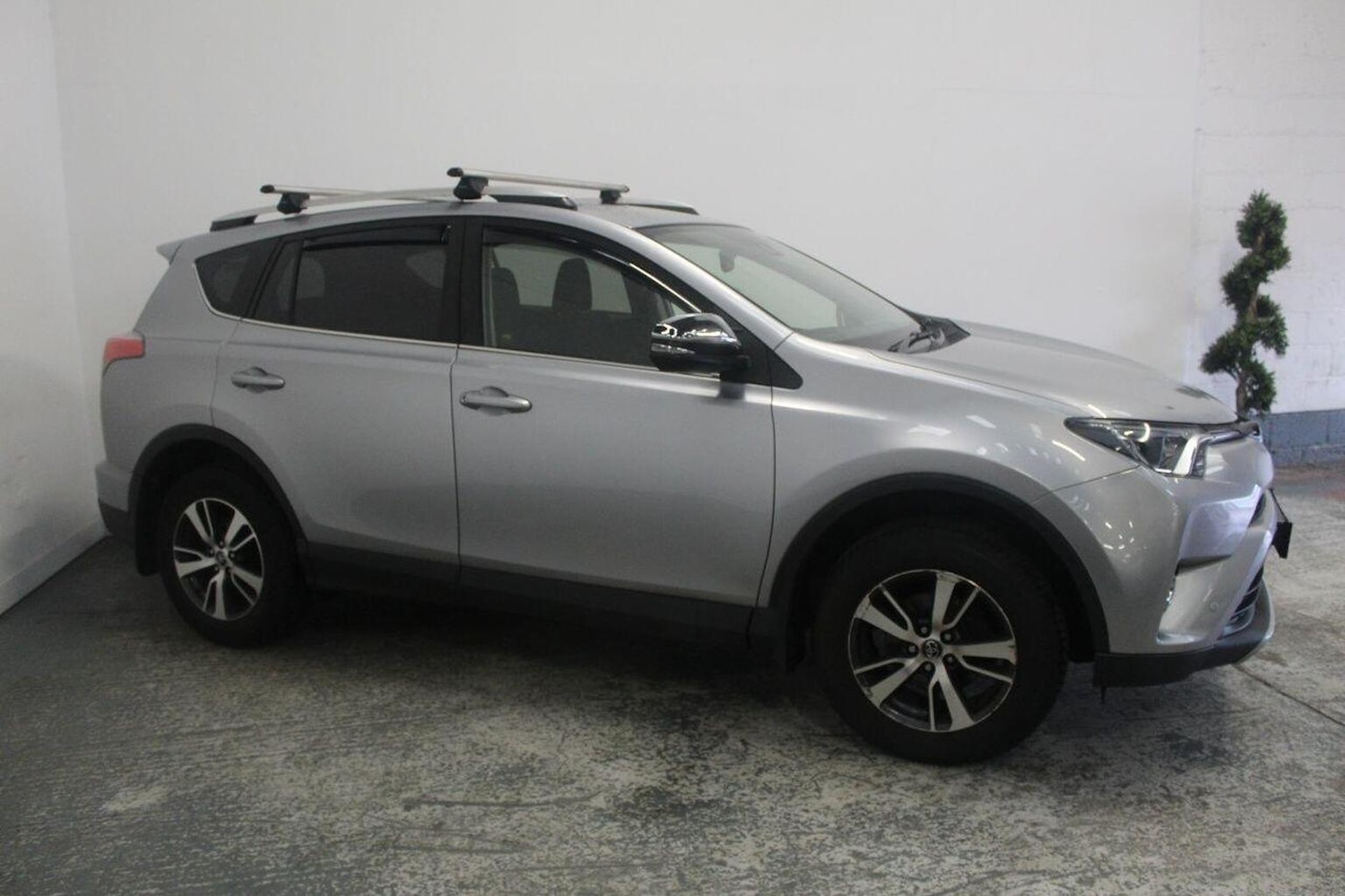 Used Toyota RAV4 2016 for sale - 77937892: Photo 4