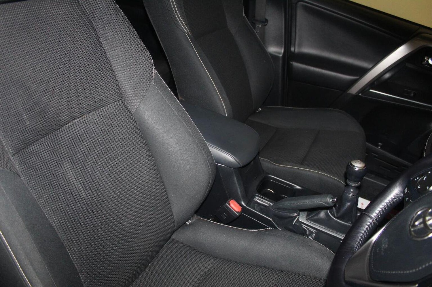 Used Toyota RAV4 2016 for sale - 77937892: Photo 44