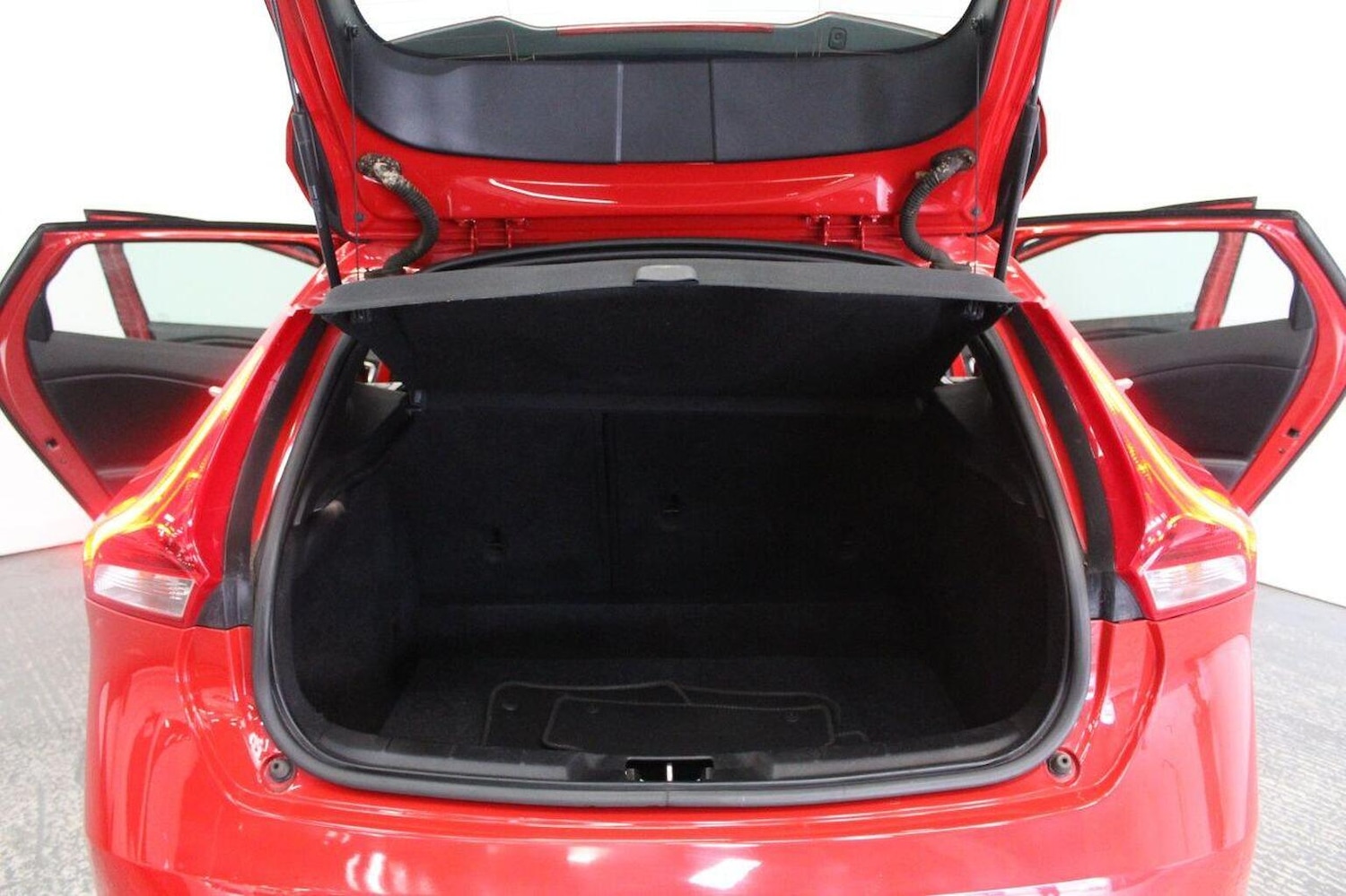 Used Volvo V40 2016 for sale - 77937805: Photo 22