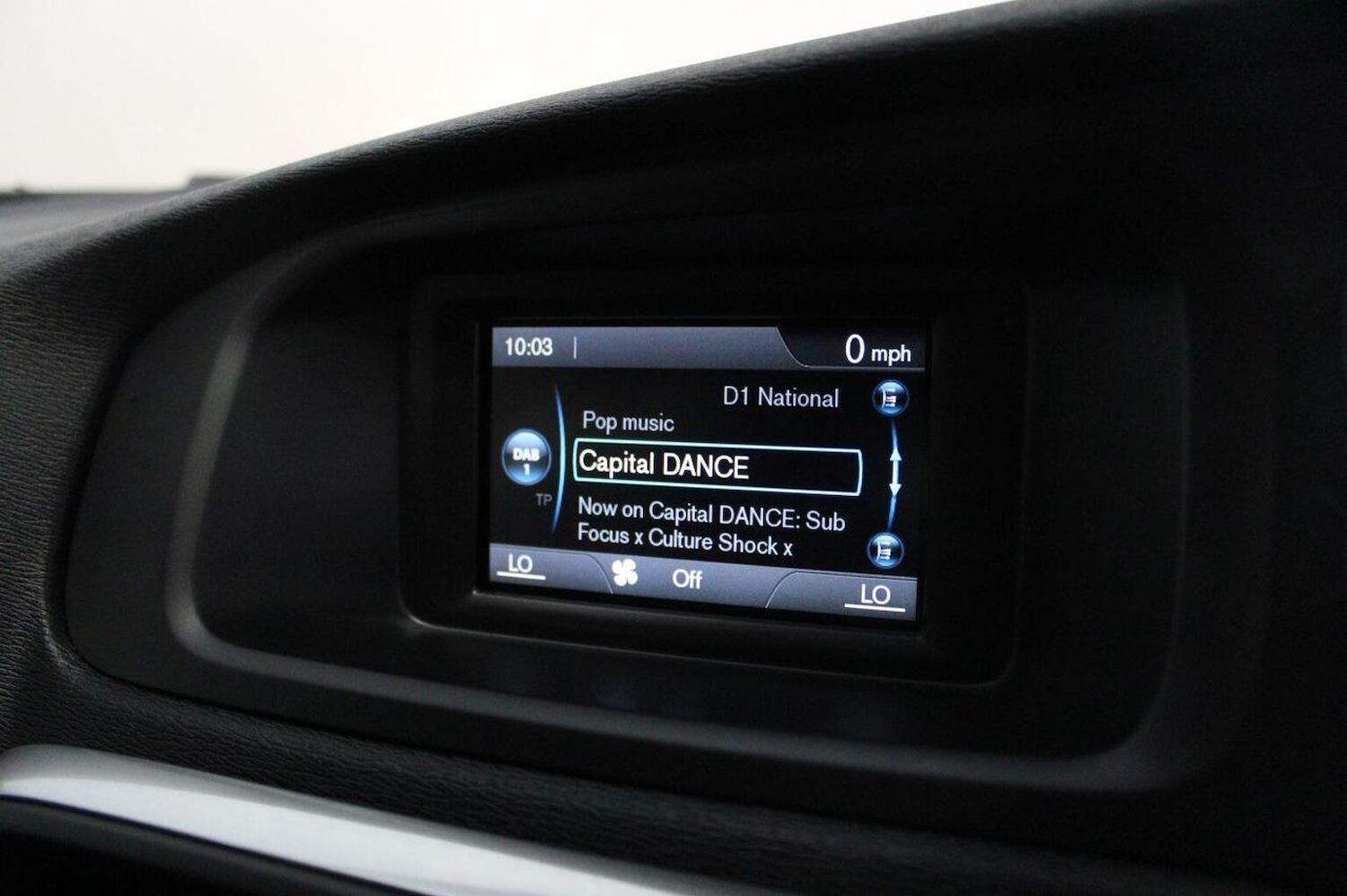 Used Volvo V40 2016 for sale - 77937805: Photo 32