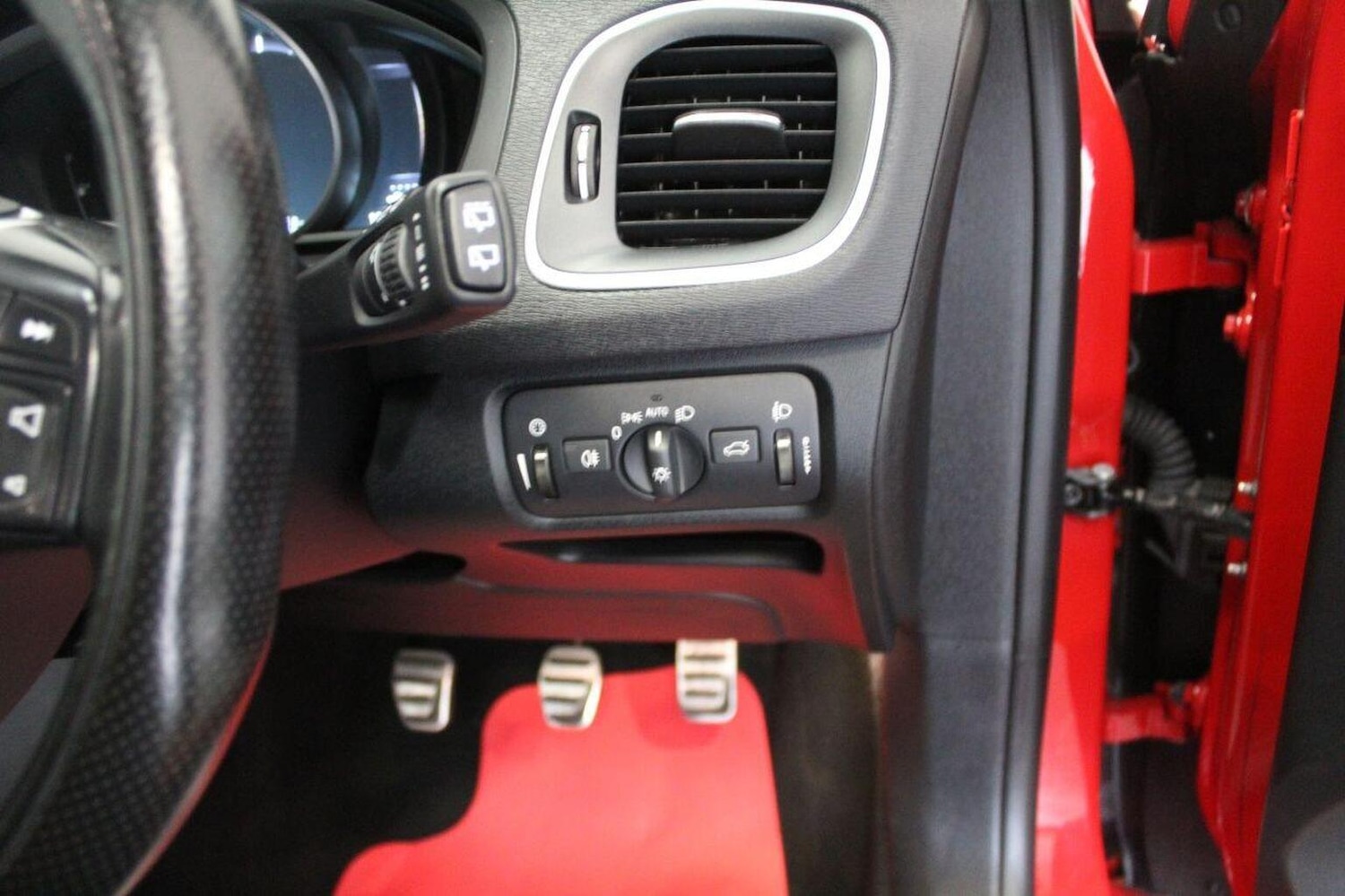 Used Volvo V40 2016 for sale - 77937805: Photo 43