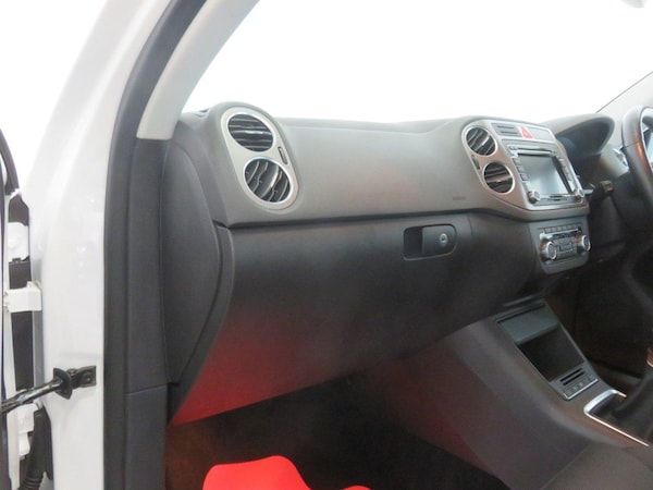 Used Volkswagen Tiguan 2010 for sale - 75587189: Photo 32