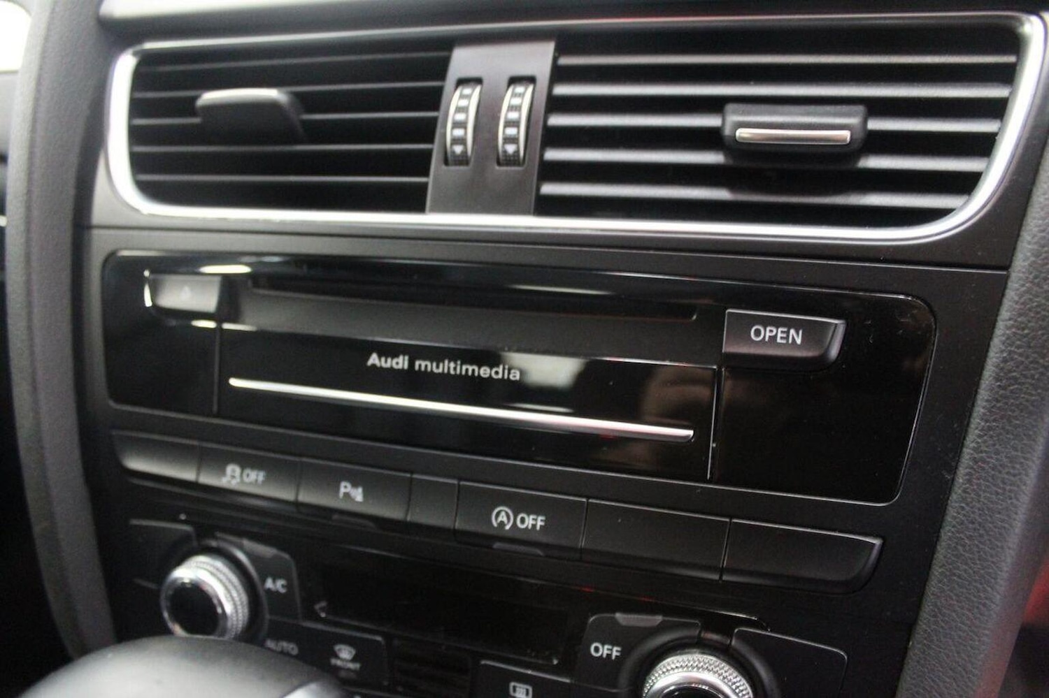 Used Audi A4 2014 for sale - 76126368: Photo 42