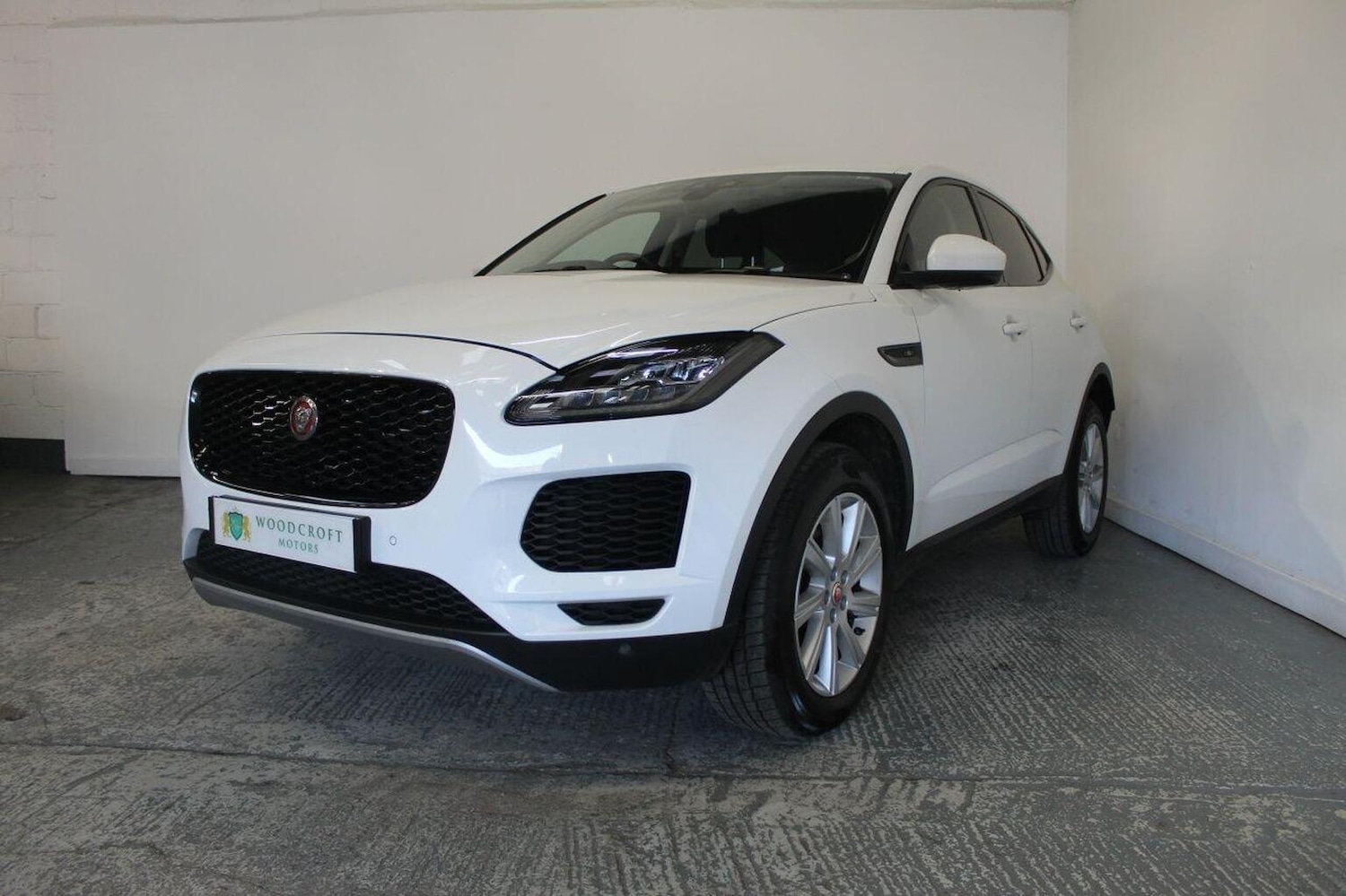 Used Jaguar E-Pace 2019 for sale - 76725596: Photo 2