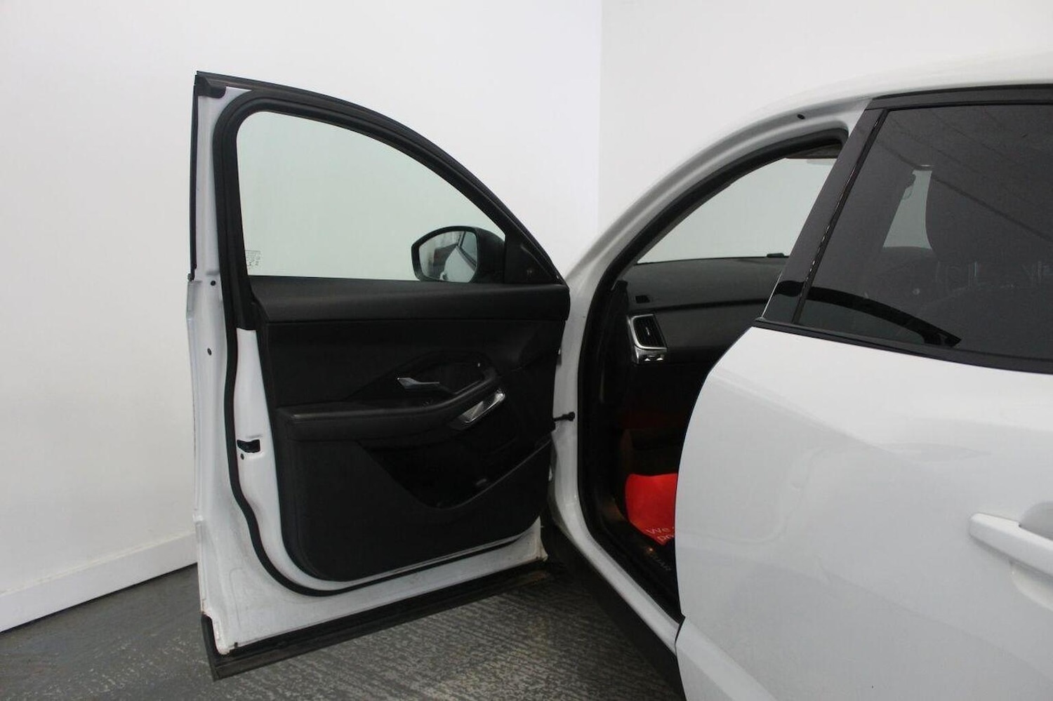 Used Jaguar E-Pace 2019 for sale - 76725596: Photo 27