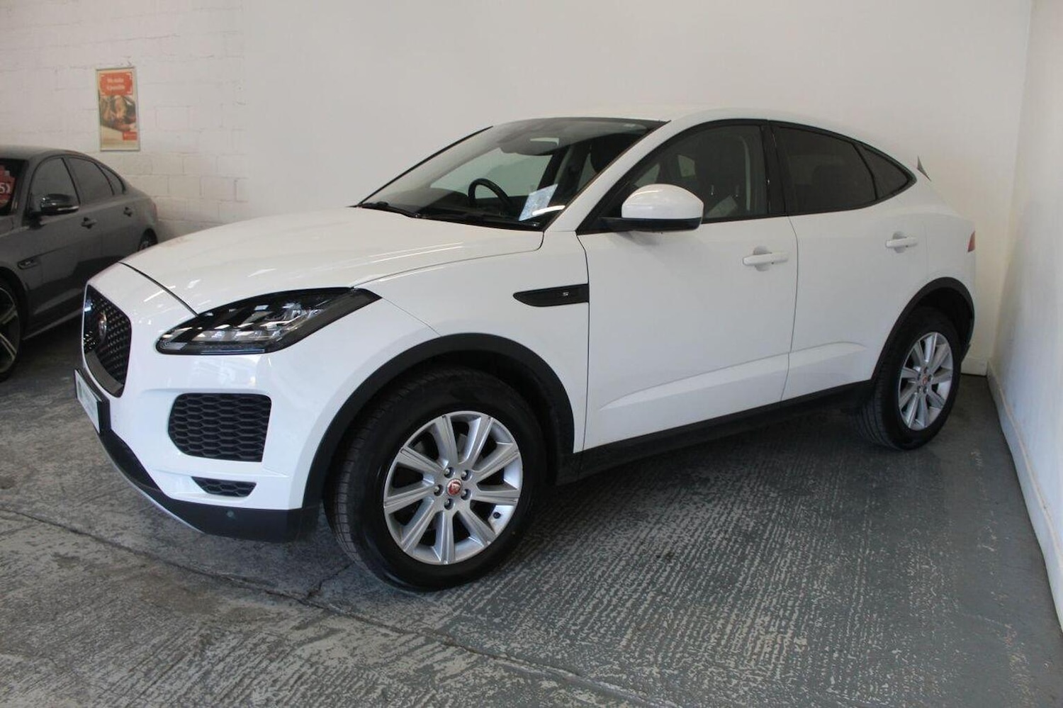 Used Jaguar E-Pace 2019 for sale - 76725596: Photo 5