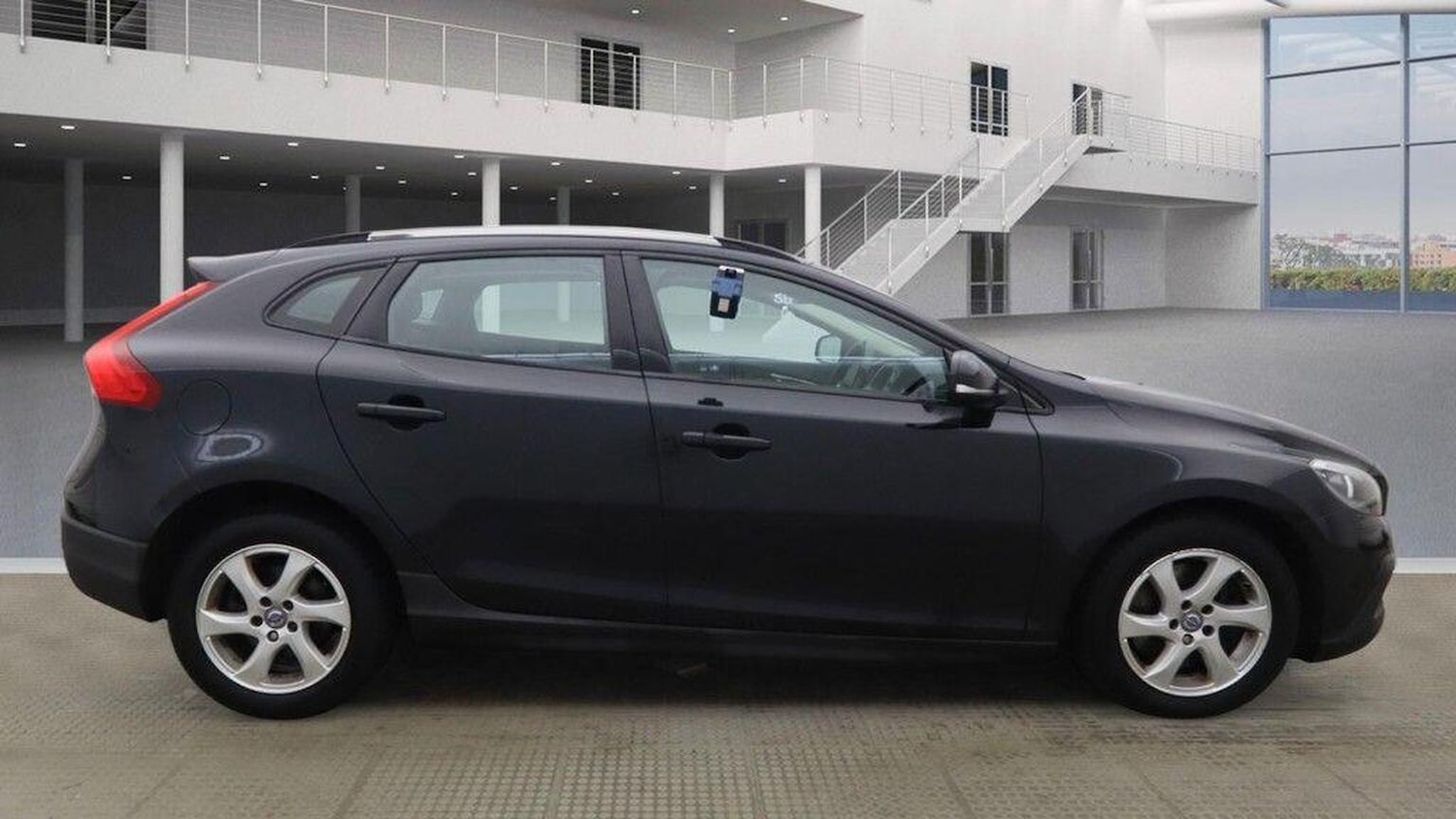 Used Volvo V40 2015 for sale - 77319846: Photo 9