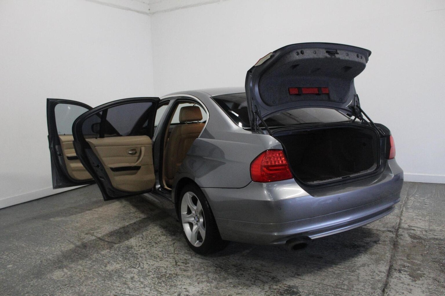 Used BMW 3 Series 2011 for sale - 78053281: Photo 19