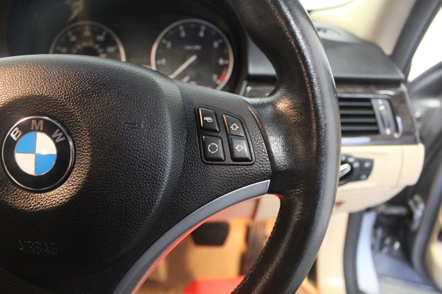 Used BMW 3 Series 2011 for sale - 78053281: Photo 40