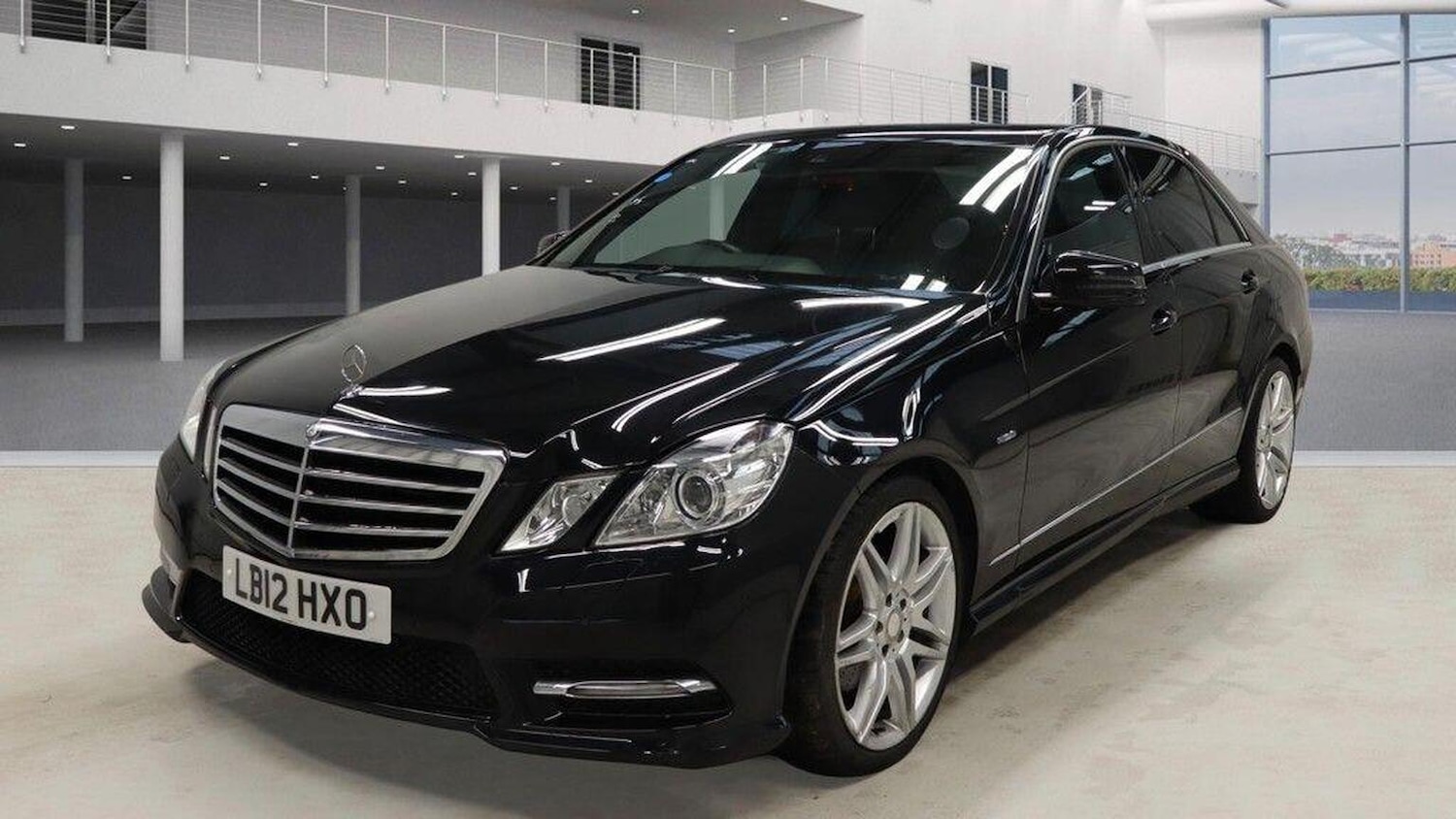 Used Mercedes-Benz E Class 2012 for sale - 77896143: Photo 3