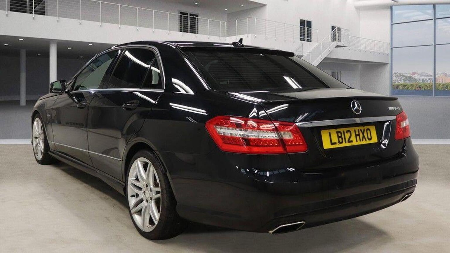 Used Mercedes-Benz E Class 2012 for sale - 77896143: Photo 5