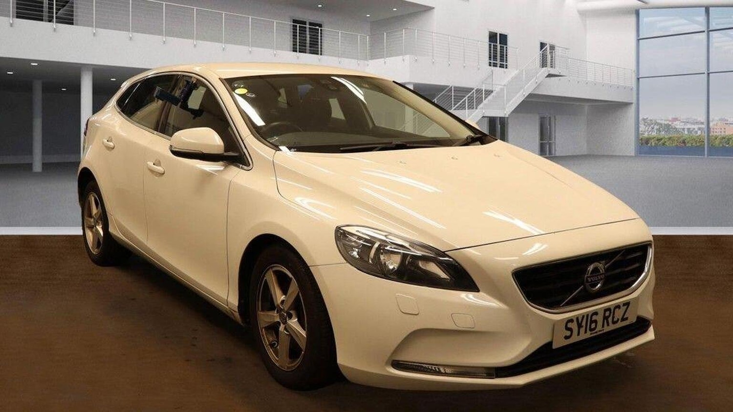 Used Volvo V40 2016 for sale - 76005603: Photo 1