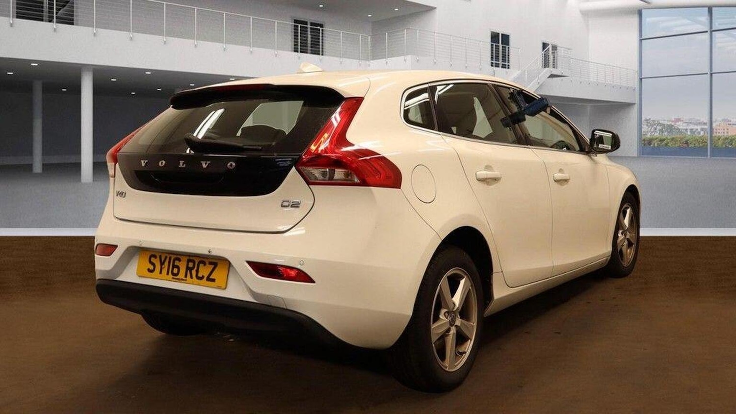 Used Volvo V40 2016 for sale - 76005603: Photo 5