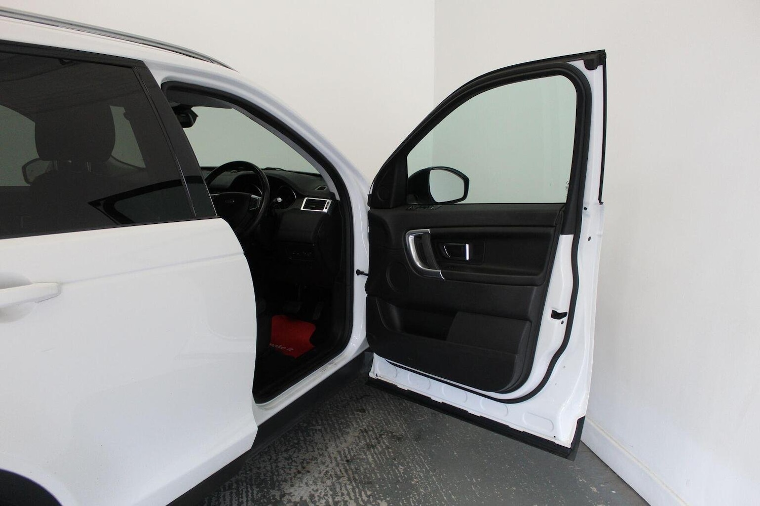 Used Land Rover Discovery Sport 2016 for sale - 76174089: Photo 26