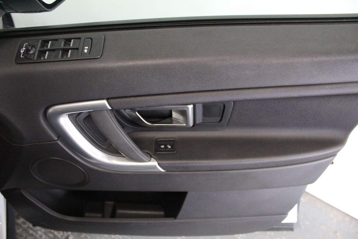 Used Land Rover Discovery Sport 2016 for sale - 76174089: Photo 51
