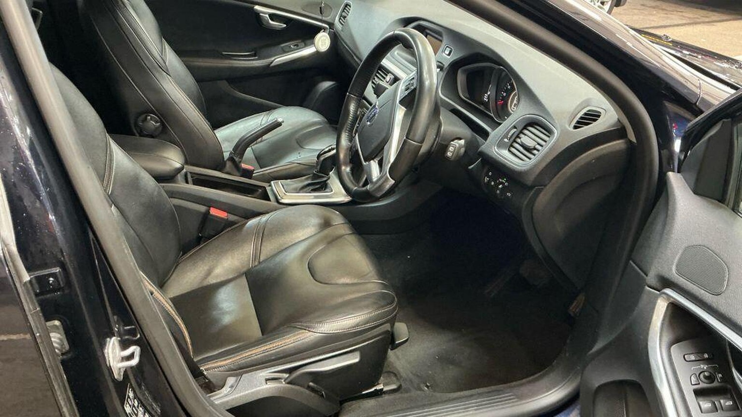 Used Volvo V40 Cross Country 2015 for sale - 77350126: Photo 13