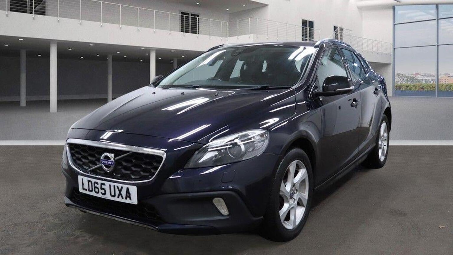 Used Volvo V40 Cross Country 2015 for sale - 77350126: Photo 2