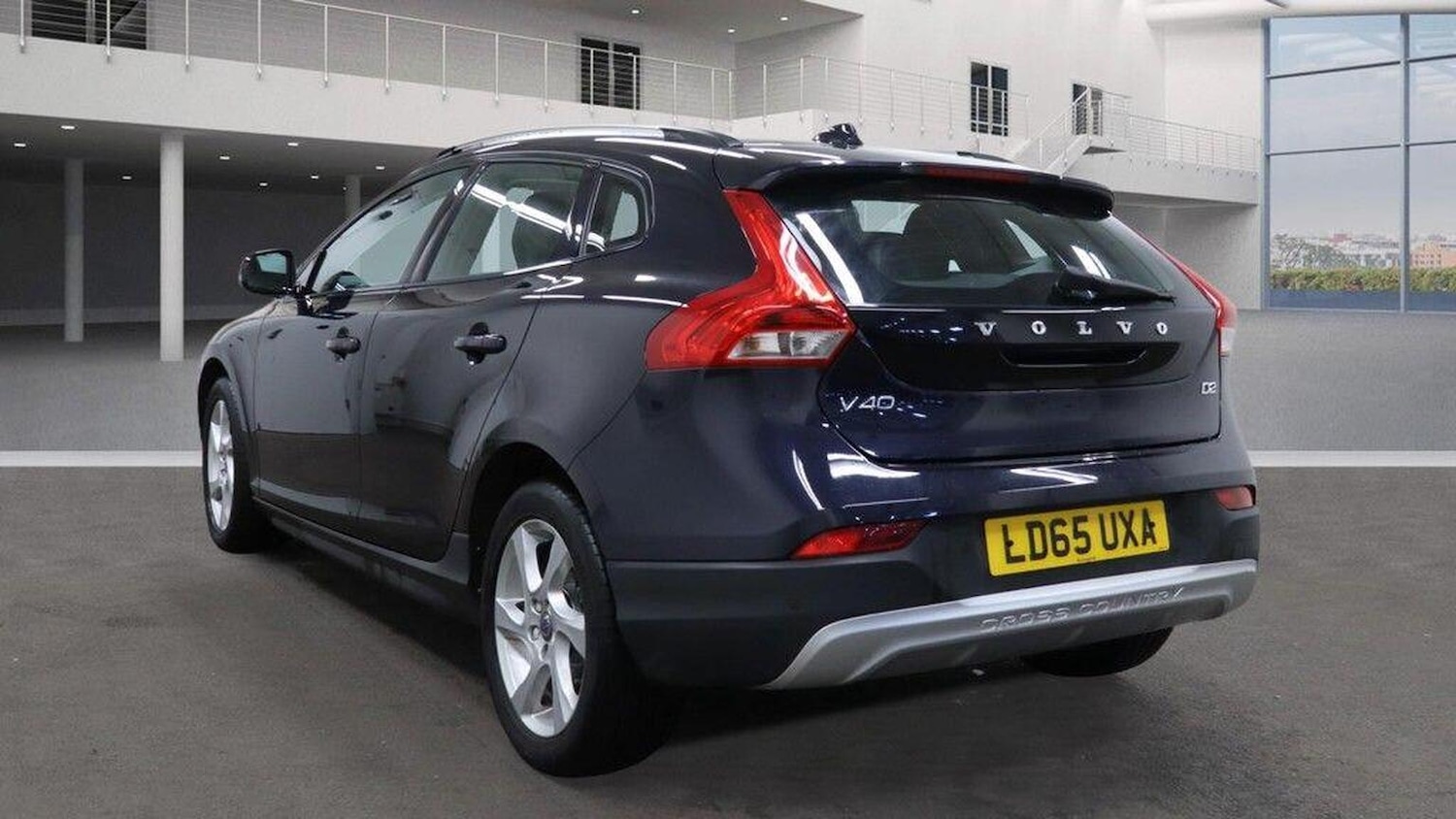 Used Volvo V40 Cross Country 2015 for sale - 77350126: Photo 4