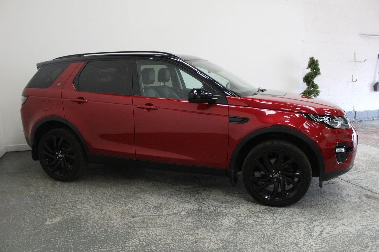 Used Land Rover Discovery Sport 2017 for sale - 77937836: Photo 4