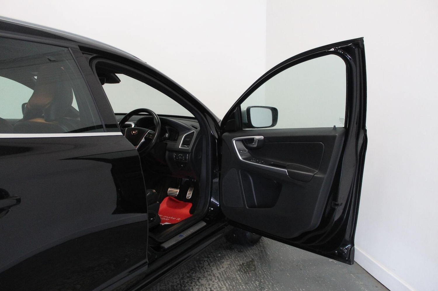 Used Volvo XC60 2015 for sale - 77314131: Photo 25