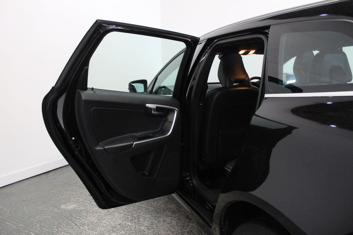 Used Volvo XC60 2015 for sale - 77314131: Photo 28