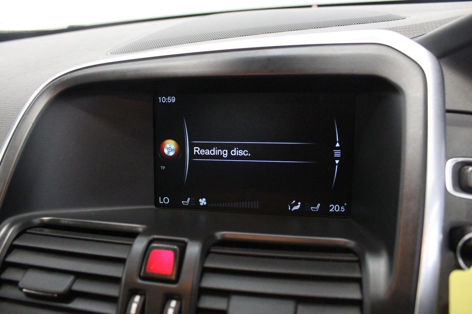 Used Volvo XC60 2015 for sale - 77314131: Photo 36