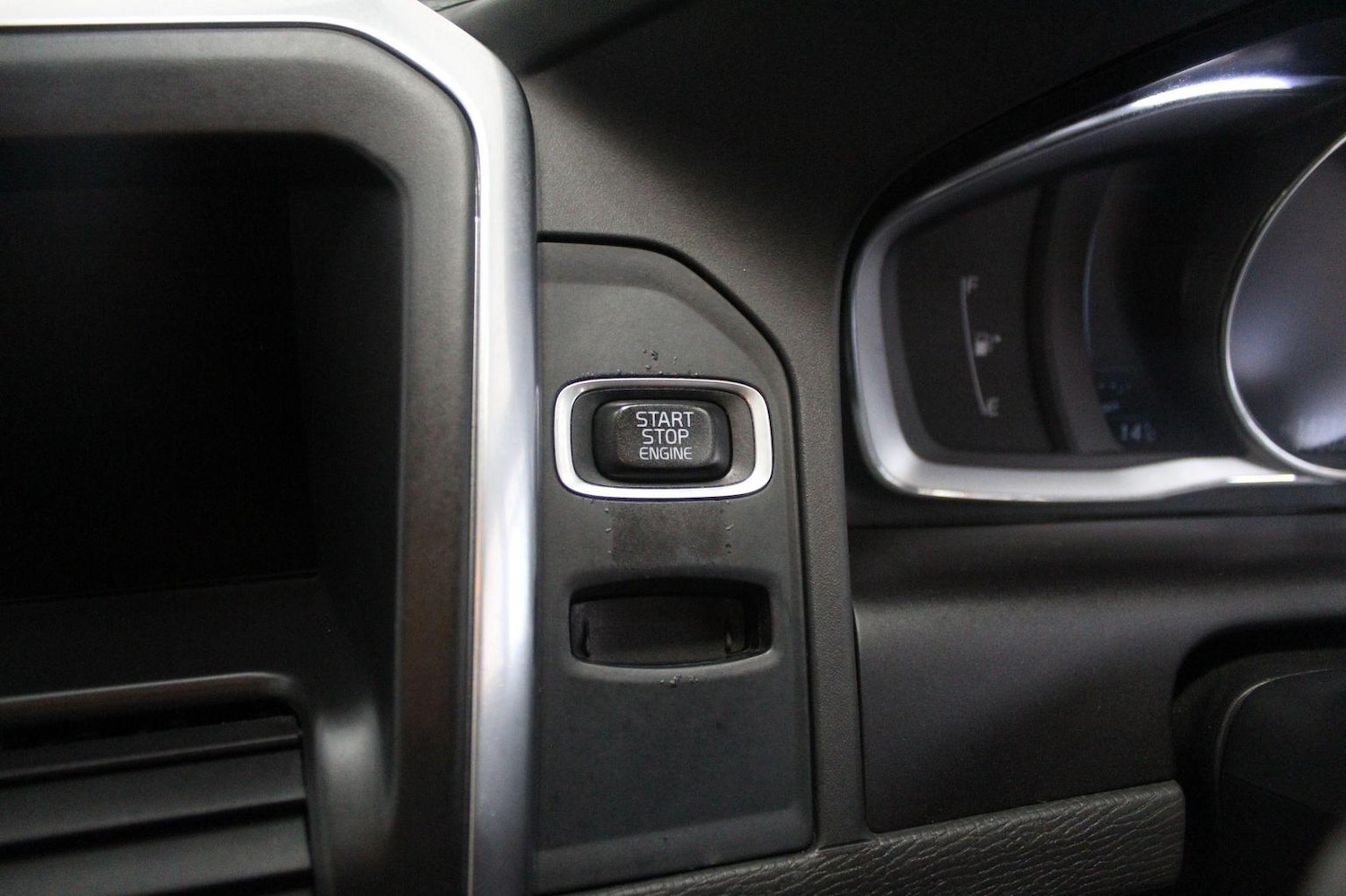 Used Volvo XC60 2015 for sale - 77314131: Photo 41