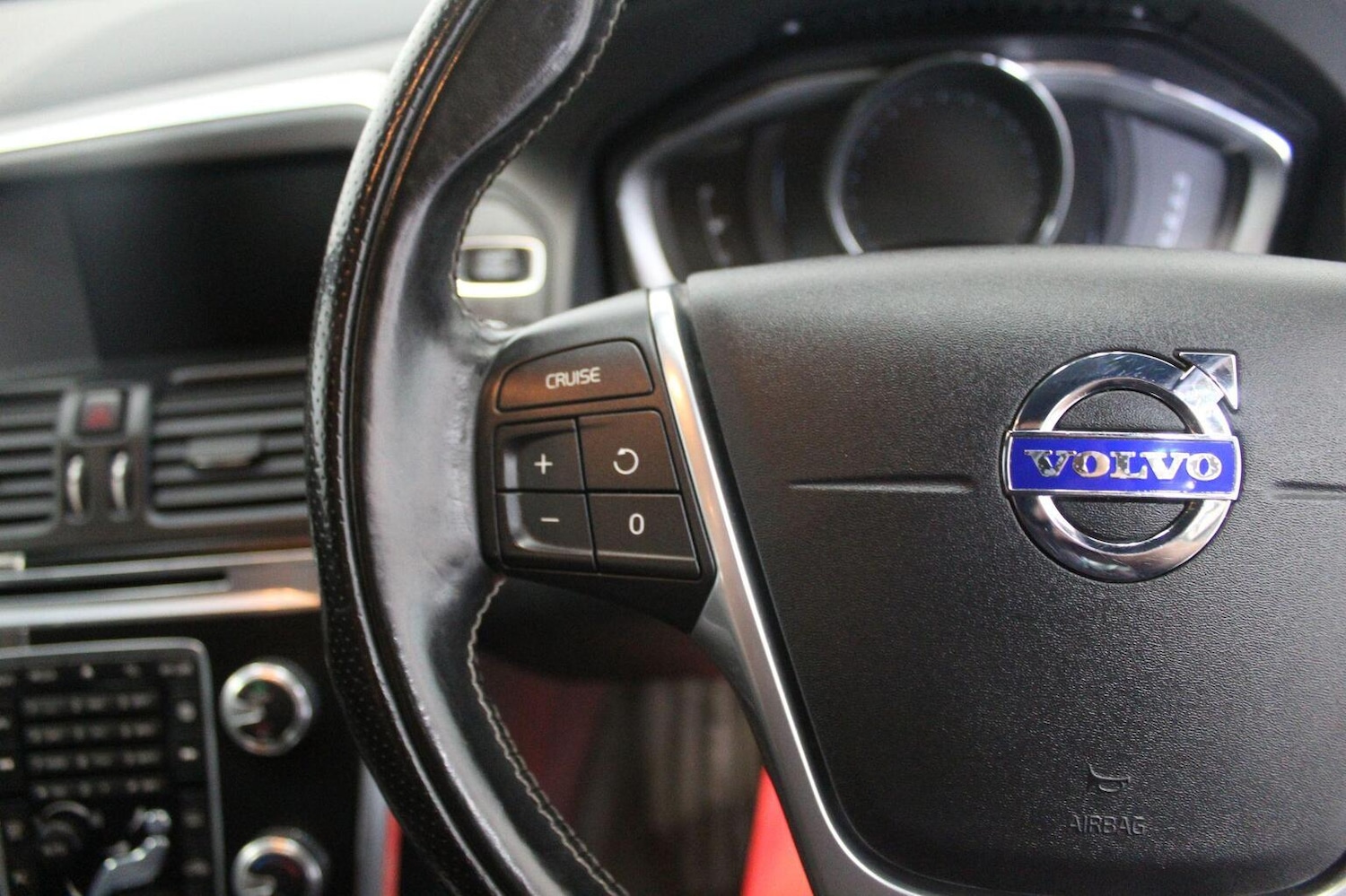 Used Volvo XC60 2015 for sale - 77314131: Photo 46