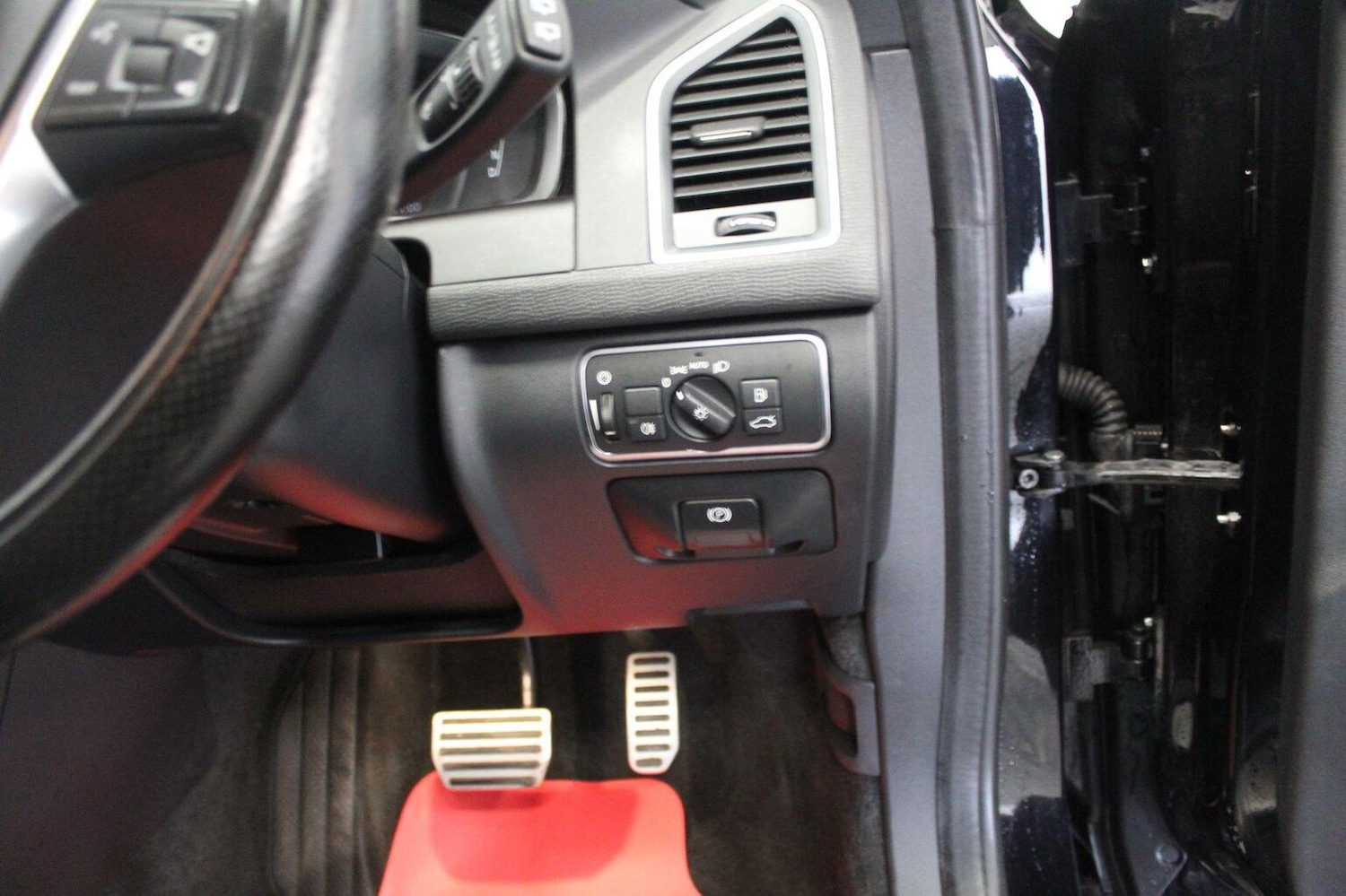 Used Volvo XC60 2015 for sale - 77314131: Photo 48